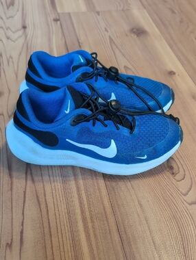 Nike Revolution Youth Running Shoes In Royal Blue and White